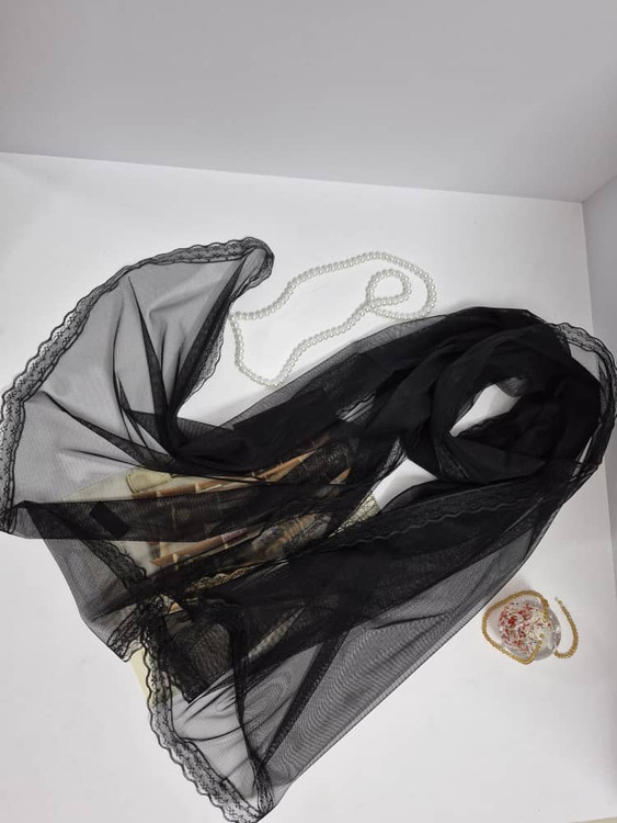 شال تور ساده با حاشیه گیپور مخصوص استایلهای مهمانیها و مجالس و دور همی هستش