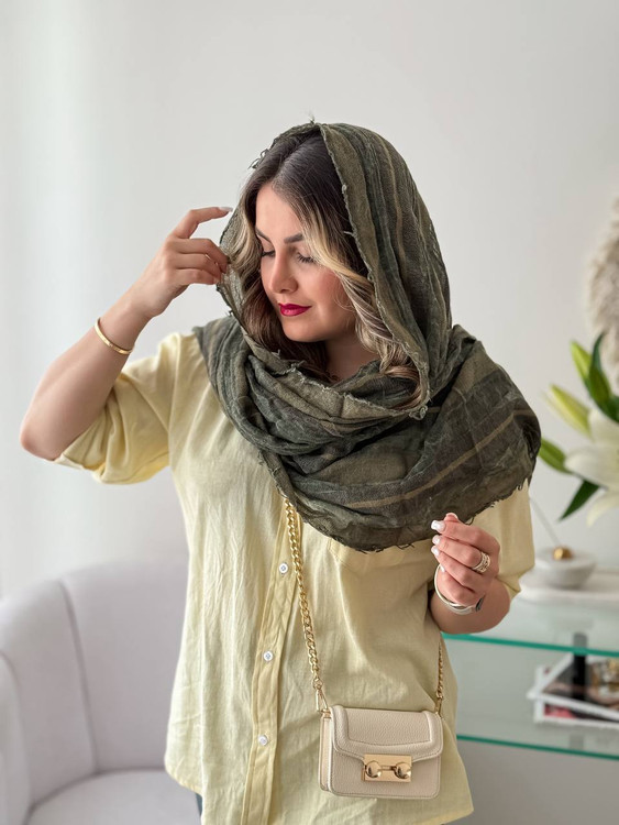 شال کنفی وارداتی رنگ سبز که خوراک استایلهای روزانه و دیت هستش