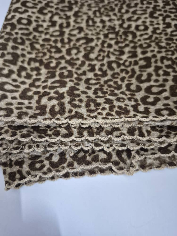 شال پلنگی لبه دندون موشی وارداتی مخصوص استایل کردن مهمانیها و دوره همی