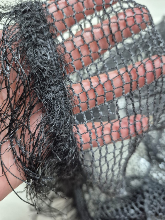 نمای نزدیک مینی اسکارف توری وارداتی لبه ریش دار قشنگمون