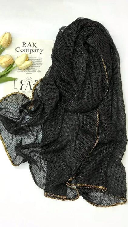 شال نخی جنس وارداتی رنگ مشکی که رنگ کاربردی برای هر خانمی هستش