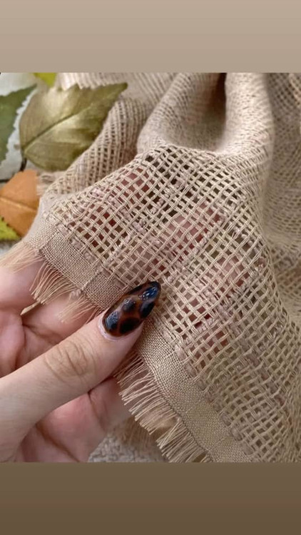 aشال حصیری دور ریش رنگ کرم گرم بالا