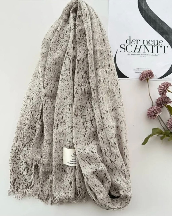 شال نخ پنبه سبک وارداتی ابرو بادی در رنگهای جذاب و ترند